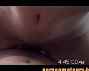 Zij weet hoe je aan een harde lul moet zuigen